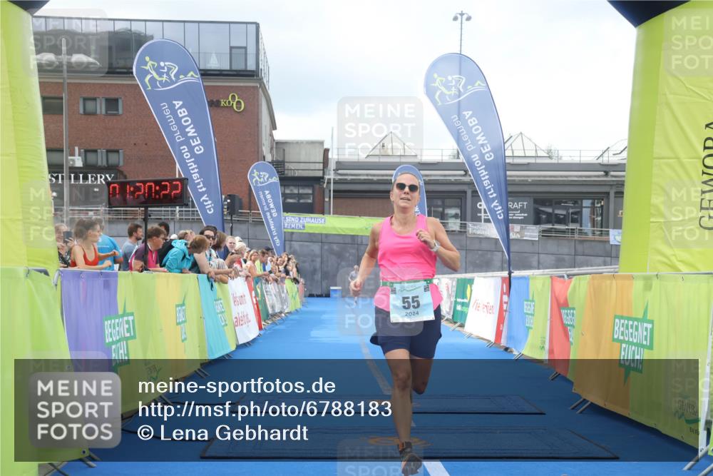 11.08.2024 - GEWOBA Citytriathlon Bremen Lena Gebhardt http://msf.ph/oto/6788183 11.08.2024 11:20:25 Ziel 55, 68 meine-sportfotos.de