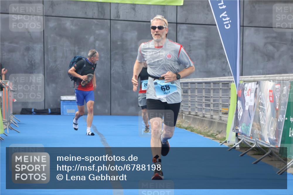 11.08.2024 - GEWOBA Citytriathlon Bremen Lena Gebhardt http://msf.ph/oto/6788198 11.08.2024 11:20:32 Ziel 26, 55, 68 meine-sportfotos.de