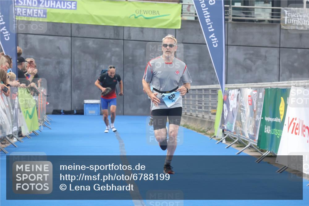 11.08.2024 - GEWOBA Citytriathlon Bremen Lena Gebhardt http://msf.ph/oto/6788199 11.08.2024 11:20:32 Ziel 26, 55, 68 meine-sportfotos.de