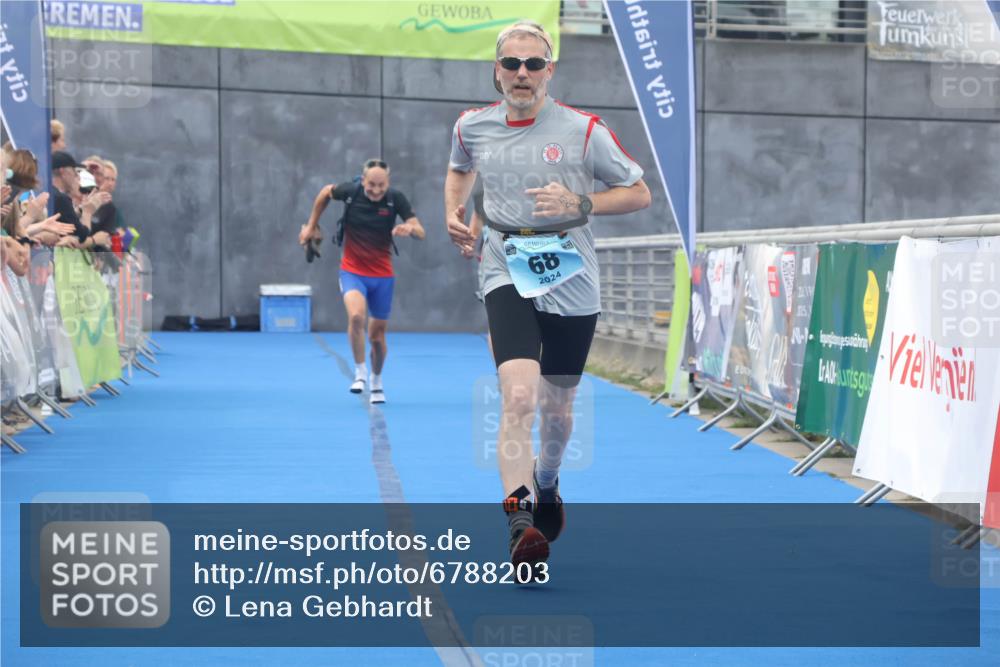 11.08.2024 - GEWOBA Citytriathlon Bremen Lena Gebhardt http://msf.ph/oto/6788203 11.08.2024 11:20:33 Ziel 26, 68 meine-sportfotos.de