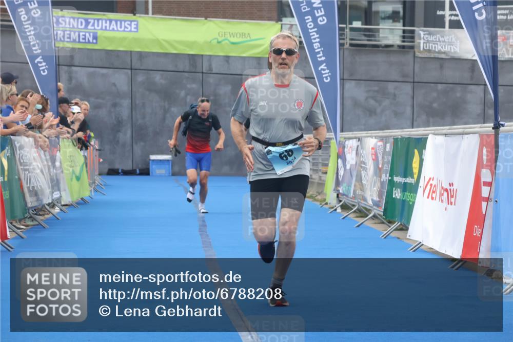 11.08.2024 - GEWOBA Citytriathlon Bremen Lena Gebhardt http://msf.ph/oto/6788208 11.08.2024 11:20:33 Ziel 26, 68 meine-sportfotos.de