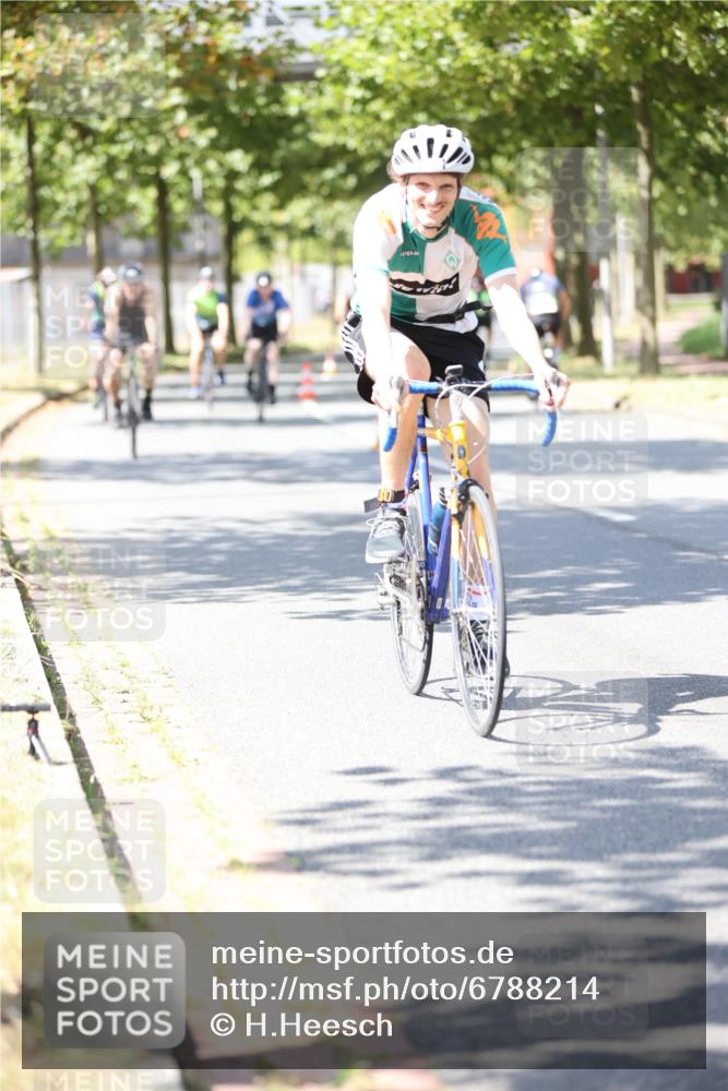 11.08.2024 - GEWOBA Citytriathlon Bremen H.Heesch http://msf.ph/oto/6788214 11.08.2024 13:14:16 Radfahren 295, 299, 329, 364, 382, 387, 388, 389, 393, 398, 423, 432, 437, 449, 482, 505, 531 meine-sportfotos.de