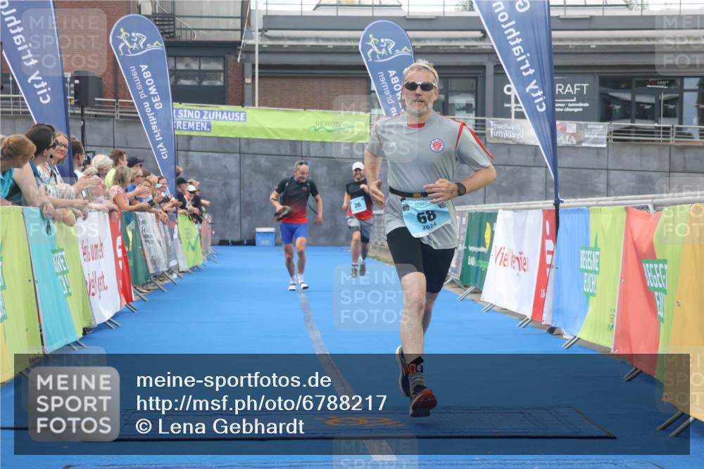 11.08.2024 - GEWOBA Citytriathlon Bremen Lena Gebhardt http://msf.ph/oto/6788217 11.08.2024 11:20:34 Ziel 26, 68 meine-sportfotos.de