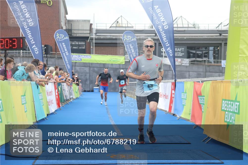 11.08.2024 - GEWOBA Citytriathlon Bremen Lena Gebhardt http://msf.ph/oto/6788219 11.08.2024 11:20:35 Ziel 26, 68 meine-sportfotos.de