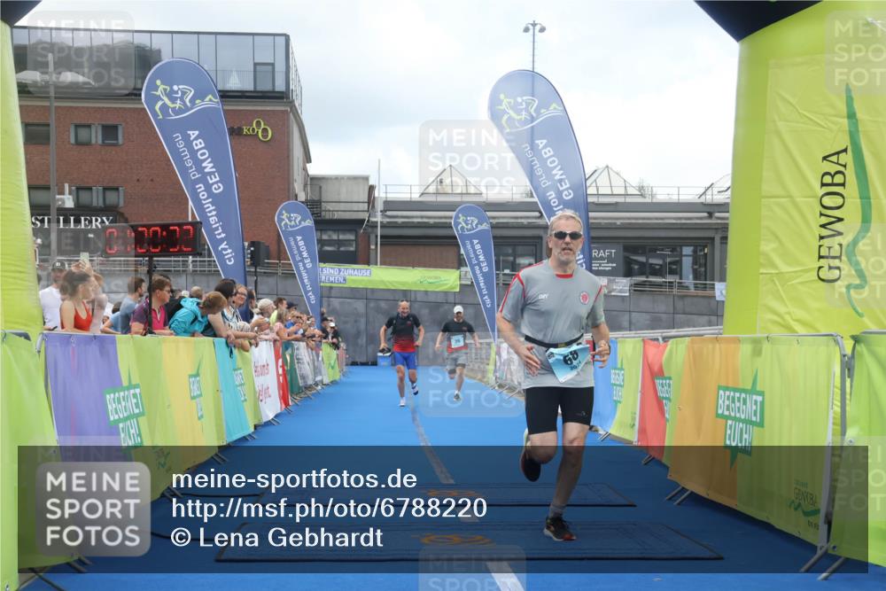 11.08.2024 - GEWOBA Citytriathlon Bremen Lena Gebhardt http://msf.ph/oto/6788220 11.08.2024 11:20:35 Ziel 26, 68 meine-sportfotos.de