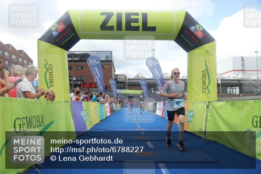 11.08.2024 - GEWOBA Citytriathlon Bremen Lena Gebhardt http://msf.ph/oto/6788227 11.08.2024 11:20:35 Ziel 26, 68 meine-sportfotos.de
