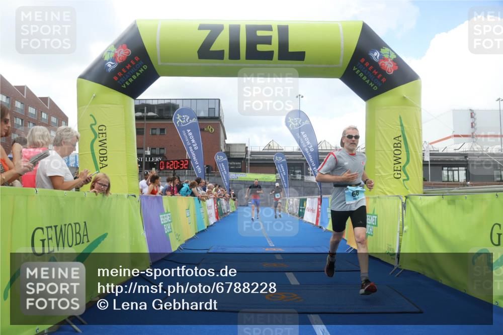 11.08.2024 - GEWOBA Citytriathlon Bremen Lena Gebhardt http://msf.ph/oto/6788228 11.08.2024 11:20:35 Ziel 26, 68 meine-sportfotos.de