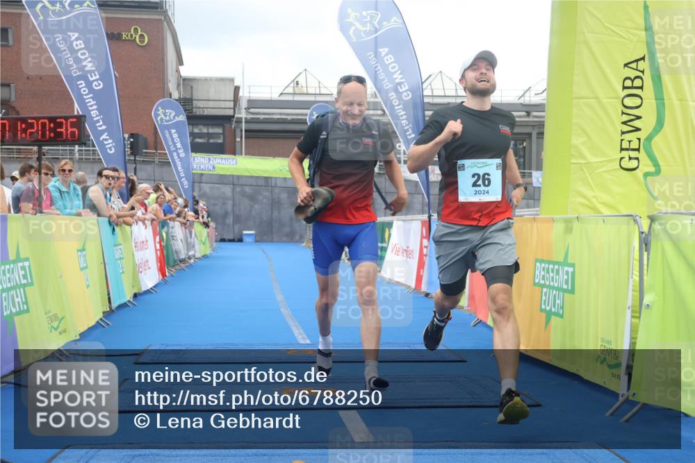 11.08.2024 - GEWOBA Citytriathlon Bremen Lena Gebhardt http://msf.ph/oto/6788250 11.08.2024 11:20:39 Ziel 26, 68 meine-sportfotos.de