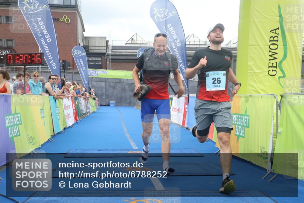 11.08.2024 - GEWOBA Citytriathlon Bremen Lena Gebhardt http://msf.ph/oto/6788252 11.08.2024 11:20:39 Ziel 26, 68 meine-sportfotos.de