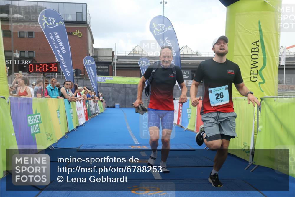 11.08.2024 - GEWOBA Citytriathlon Bremen Lena Gebhardt http://msf.ph/oto/6788253 11.08.2024 11:20:39 Ziel 26, 68 meine-sportfotos.de