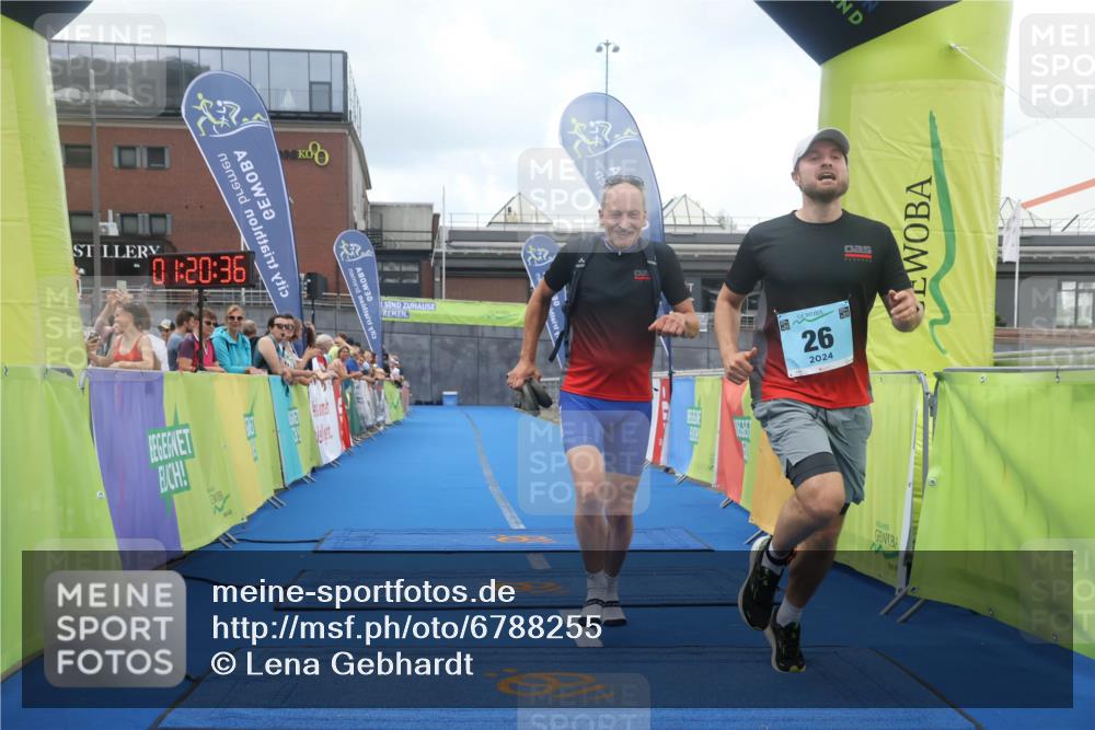 11.08.2024 - GEWOBA Citytriathlon Bremen Lena Gebhardt http://msf.ph/oto/6788255 11.08.2024 11:20:39 Ziel 26, 68 meine-sportfotos.de