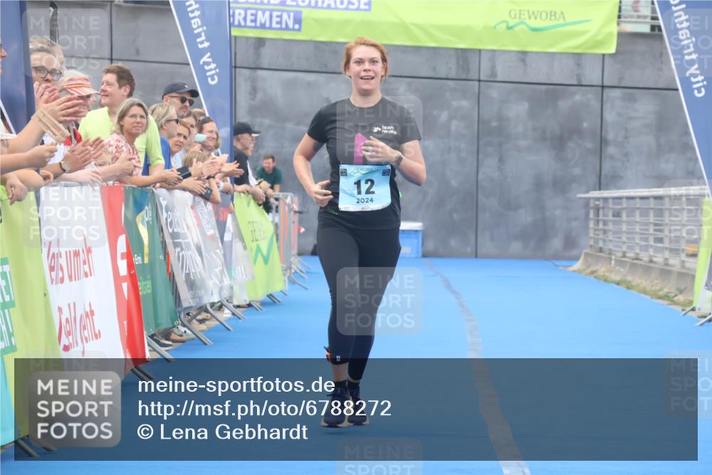 11.08.2024 - GEWOBA Citytriathlon Bremen Lena Gebhardt http://msf.ph/oto/6788272 11.08.2024 11:20:57 Ziel 12 meine-sportfotos.de