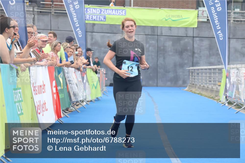 11.08.2024 - GEWOBA Citytriathlon Bremen Lena Gebhardt http://msf.ph/oto/6788273 11.08.2024 11:20:57 Ziel 12 meine-sportfotos.de