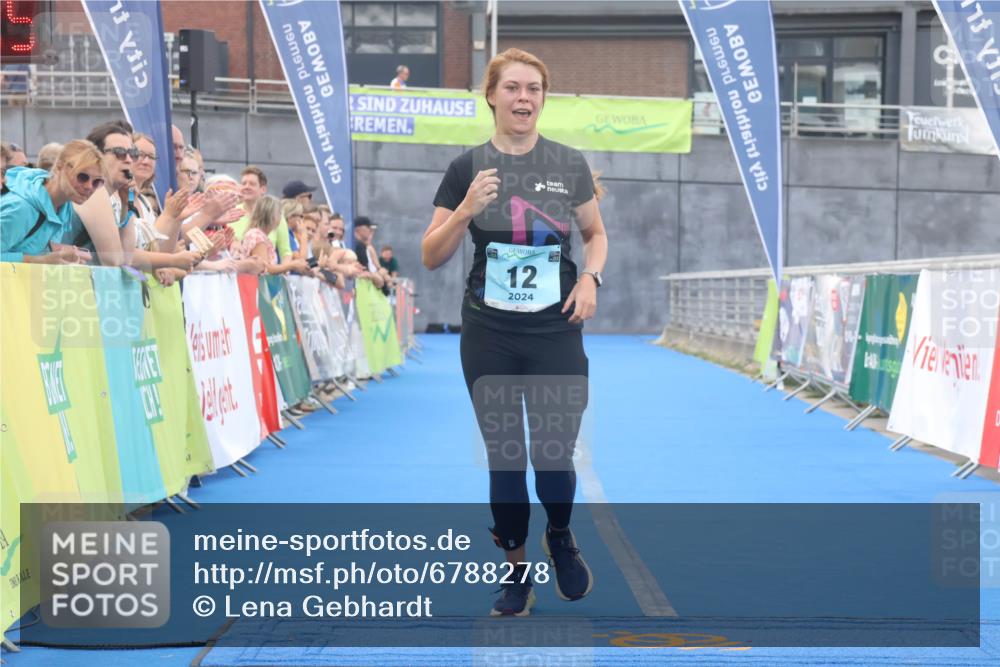11.08.2024 - GEWOBA Citytriathlon Bremen Lena Gebhardt http://msf.ph/oto/6788278 11.08.2024 11:20:58 Ziel 12 meine-sportfotos.de