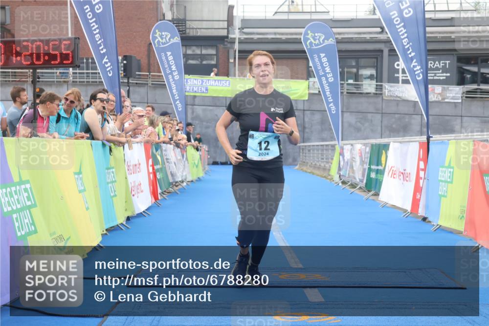 11.08.2024 - GEWOBA Citytriathlon Bremen Lena Gebhardt http://msf.ph/oto/6788280 11.08.2024 11:20:58 Ziel 12 meine-sportfotos.de