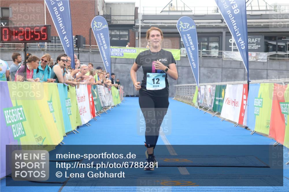 11.08.2024 - GEWOBA Citytriathlon Bremen Lena Gebhardt http://msf.ph/oto/6788281 11.08.2024 11:20:59 Ziel 12 meine-sportfotos.de