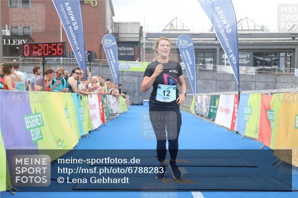 11.08.2024 - GEWOBA Citytriathlon Bremen Lena Gebhardt http://msf.ph/oto/6788283 11.08.2024 11:20:59 Ziel 12 meine-sportfotos.de