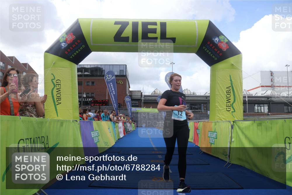 11.08.2024 - GEWOBA Citytriathlon Bremen Lena Gebhardt http://msf.ph/oto/6788284 11.08.2024 11:21:00 Ziel 12 meine-sportfotos.de