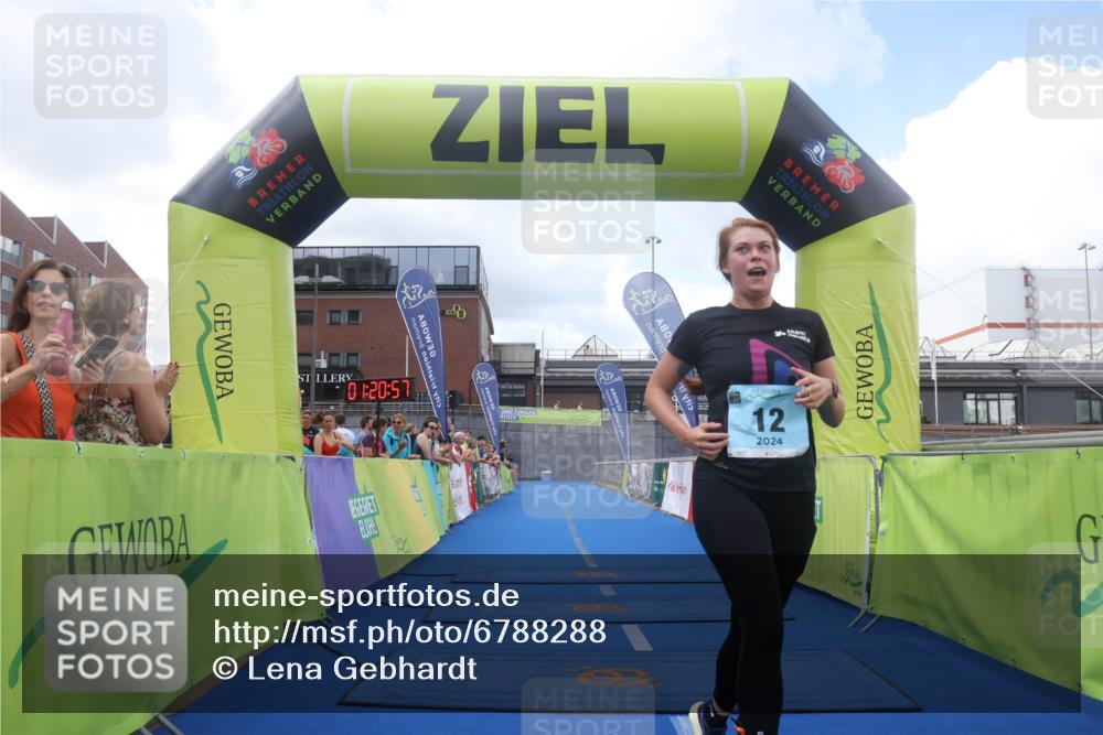 11.08.2024 - GEWOBA Citytriathlon Bremen Lena Gebhardt http://msf.ph/oto/6788288 11.08.2024 11:21:00 Ziel 12 meine-sportfotos.de