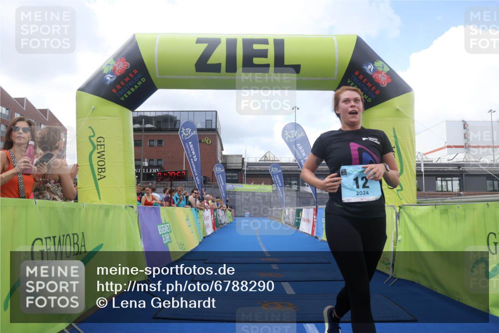 11.08.2024 - GEWOBA Citytriathlon Bremen Lena Gebhardt http://msf.ph/oto/6788290 11.08.2024 11:21:00 Ziel 12 meine-sportfotos.de