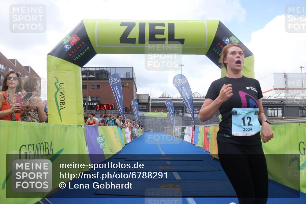 11.08.2024 - GEWOBA Citytriathlon Bremen Lena Gebhardt http://msf.ph/oto/6788291 11.08.2024 11:21:00 Ziel 12 meine-sportfotos.de