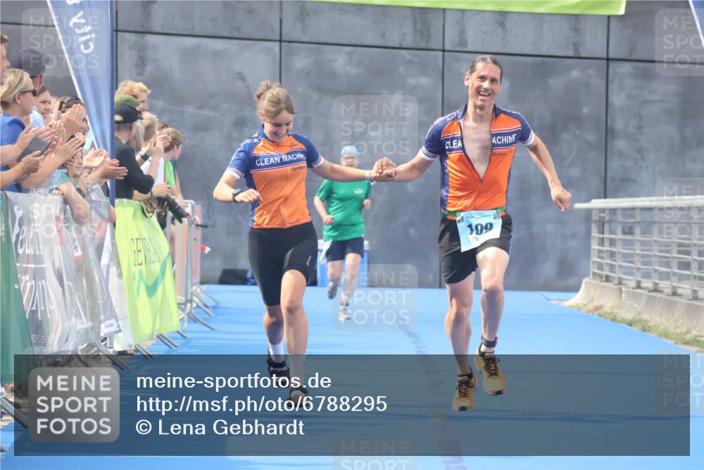 11.08.2024 - GEWOBA Citytriathlon Bremen Lena Gebhardt http://msf.ph/oto/6788295 11.08.2024 11:21:28 Ziel 5, 109 meine-sportfotos.de