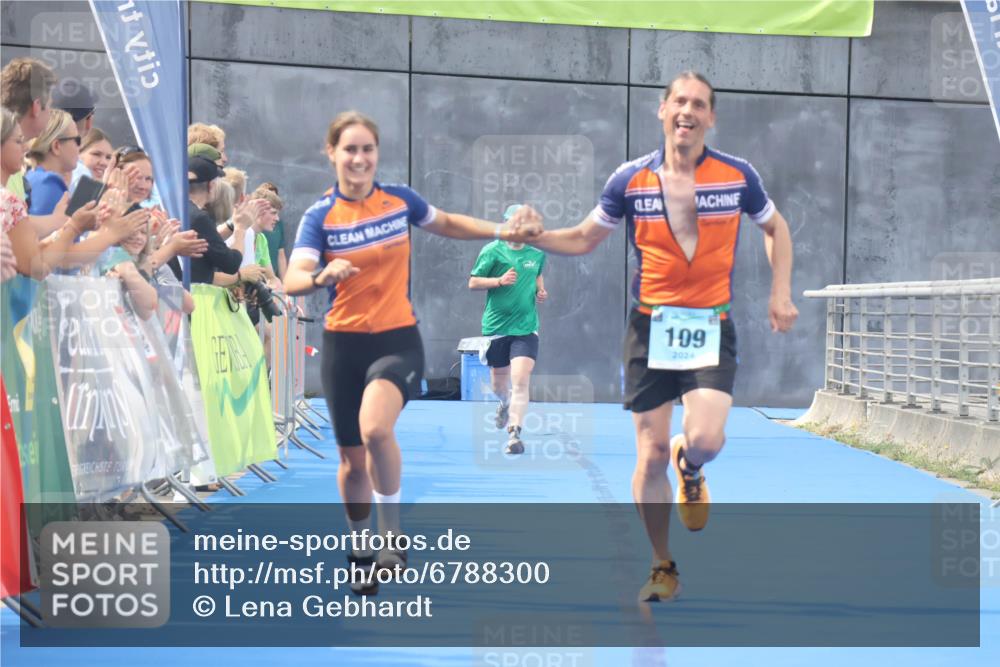 11.08.2024 - GEWOBA Citytriathlon Bremen Lena Gebhardt http://msf.ph/oto/6788300 11.08.2024 11:21:28 Ziel 5, 109 meine-sportfotos.de