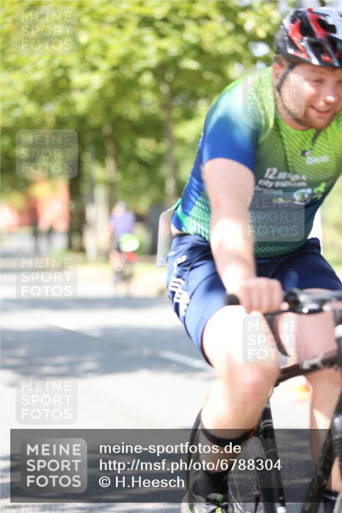 11.08.2024 - GEWOBA Citytriathlon Bremen H.Heesch http://msf.ph/oto/6788304 11.08.2024 13:14:20 Radfahren 295, 299, 329, 364, 382, 387, 388, 389, 393, 398, 432, 437, 442, 449, 505, 531 meine-sportfotos.de