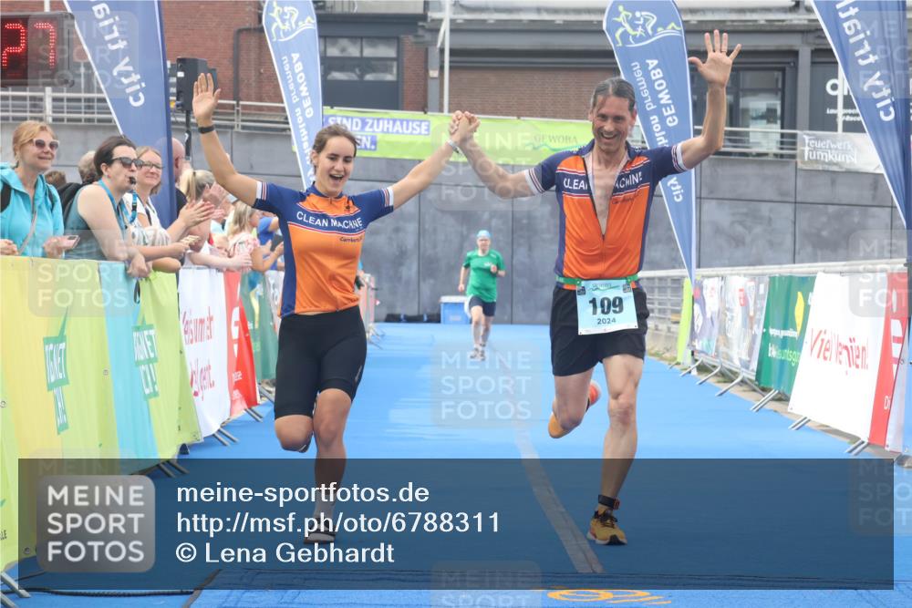 11.08.2024 - GEWOBA Citytriathlon Bremen Lena Gebhardt http://msf.ph/oto/6788311 11.08.2024 11:21:30 Ziel 5, 109 meine-sportfotos.de