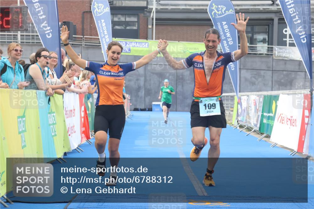 11.08.2024 - GEWOBA Citytriathlon Bremen Lena Gebhardt http://msf.ph/oto/6788312 11.08.2024 11:21:30 Ziel 5, 109 meine-sportfotos.de