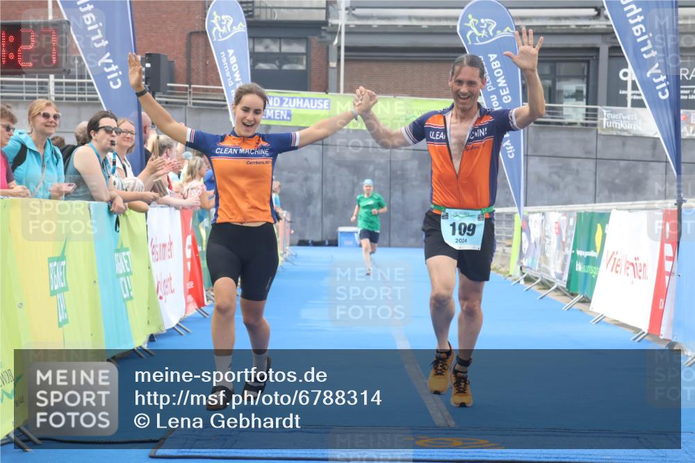 11.08.2024 - GEWOBA Citytriathlon Bremen Lena Gebhardt http://msf.ph/oto/6788314 11.08.2024 11:21:30 Ziel 5, 109 meine-sportfotos.de
