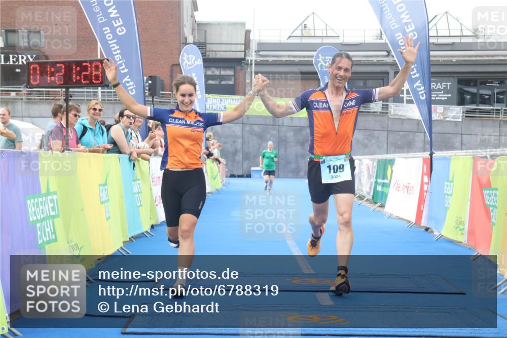 11.08.2024 - GEWOBA Citytriathlon Bremen Lena Gebhardt http://msf.ph/oto/6788319 11.08.2024 11:21:31 Ziel 5, 109 meine-sportfotos.de