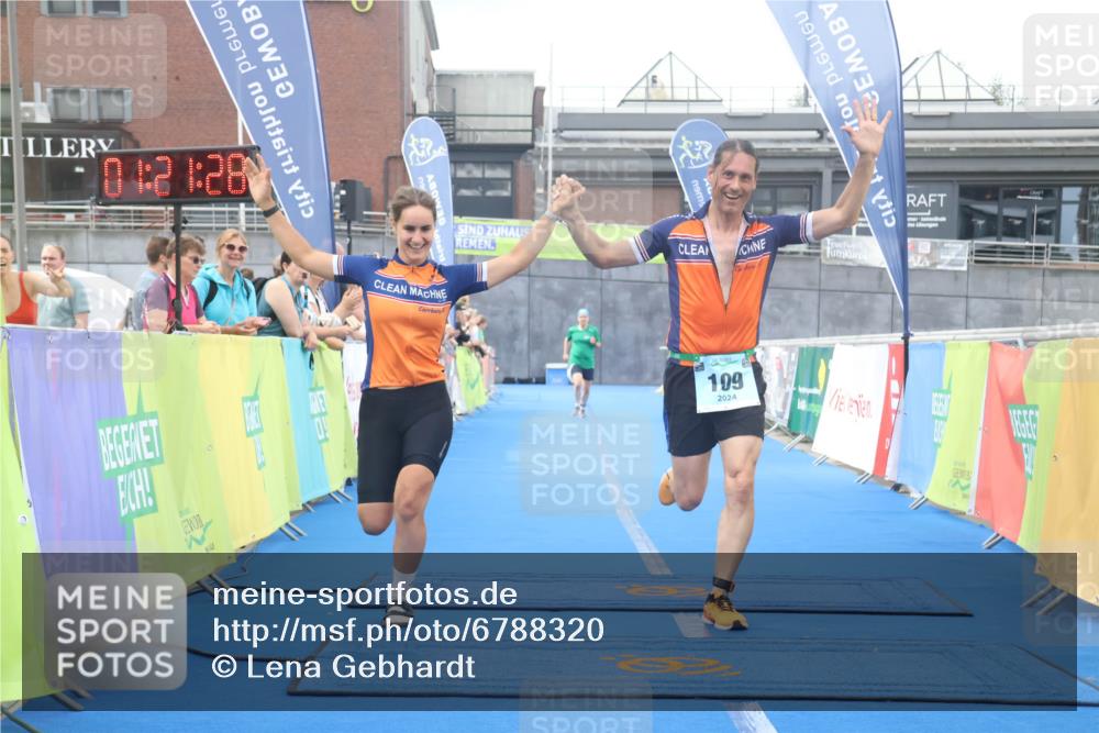 11.08.2024 - GEWOBA Citytriathlon Bremen Lena Gebhardt http://msf.ph/oto/6788320 11.08.2024 11:21:31 Ziel 5, 109 meine-sportfotos.de