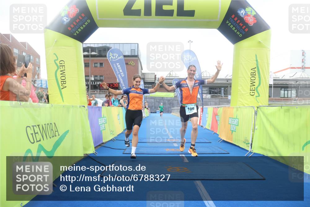 11.08.2024 - GEWOBA Citytriathlon Bremen Lena Gebhardt http://msf.ph/oto/6788327 11.08.2024 11:21:32 Ziel 5, 109 meine-sportfotos.de