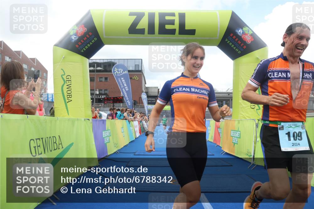 11.08.2024 - GEWOBA Citytriathlon Bremen Lena Gebhardt http://msf.ph/oto/6788342 11.08.2024 11:21:32 Ziel 5, 109 meine-sportfotos.de