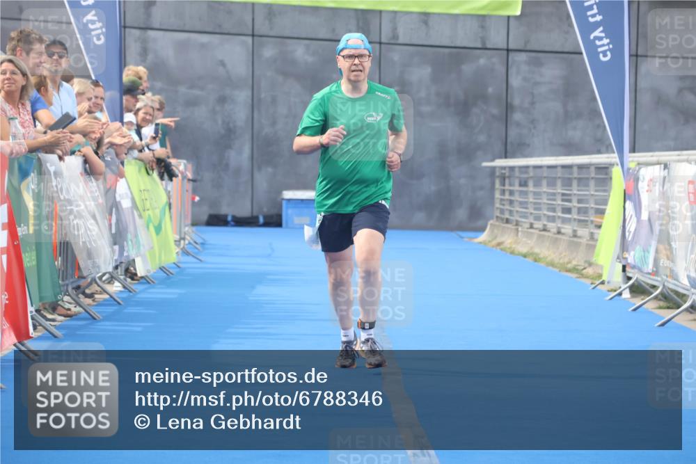 11.08.2024 - GEWOBA Citytriathlon Bremen Lena Gebhardt http://msf.ph/oto/6788346 11.08.2024 11:21:35 Ziel 5, 109 meine-sportfotos.de