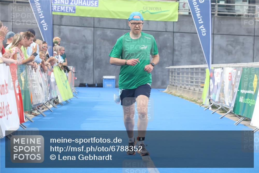 11.08.2024 - GEWOBA Citytriathlon Bremen Lena Gebhardt http://msf.ph/oto/6788352 11.08.2024 11:21:36 Ziel 5, 109 meine-sportfotos.de
