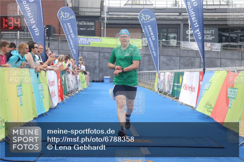 11.08.2024 - GEWOBA Citytriathlon Bremen Lena Gebhardt http://msf.ph/oto/6788358 11.08.2024 11:21:37 Ziel 5, 109 meine-sportfotos.de