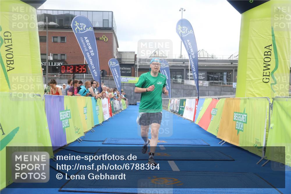 11.08.2024 - GEWOBA Citytriathlon Bremen Lena Gebhardt http://msf.ph/oto/6788364 11.08.2024 11:21:38 Ziel 5, 109 meine-sportfotos.de