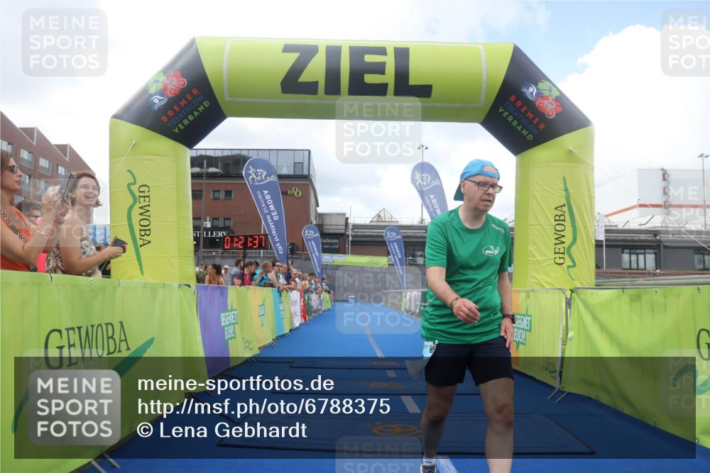 11.08.2024 - GEWOBA Citytriathlon Bremen Lena Gebhardt http://msf.ph/oto/6788375 11.08.2024 11:21:40 Ziel 5 meine-sportfotos.de