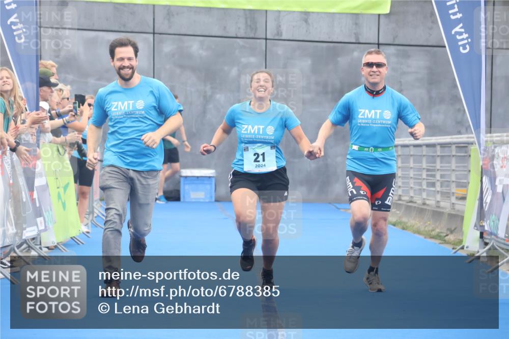 11.08.2024 - GEWOBA Citytriathlon Bremen Lena Gebhardt http://msf.ph/oto/6788385 11.08.2024 11:22:11 Ziel 21 meine-sportfotos.de
