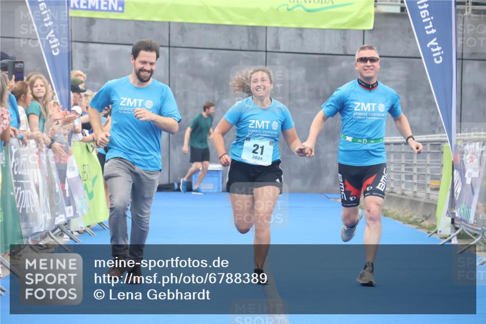 11.08.2024 - GEWOBA Citytriathlon Bremen Lena Gebhardt http://msf.ph/oto/6788389 11.08.2024 11:22:11 Ziel 21 meine-sportfotos.de