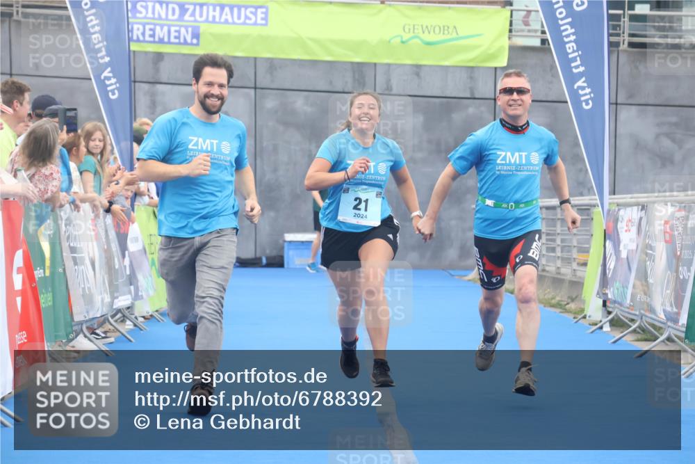 11.08.2024 - GEWOBA Citytriathlon Bremen Lena Gebhardt http://msf.ph/oto/6788392 11.08.2024 11:22:12 Ziel 21 meine-sportfotos.de