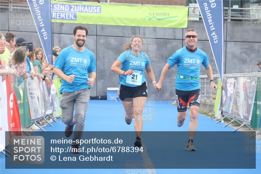 11.08.2024 - GEWOBA Citytriathlon Bremen Lena Gebhardt http://msf.ph/oto/6788394 11.08.2024 11:22:12 Ziel 21 meine-sportfotos.de