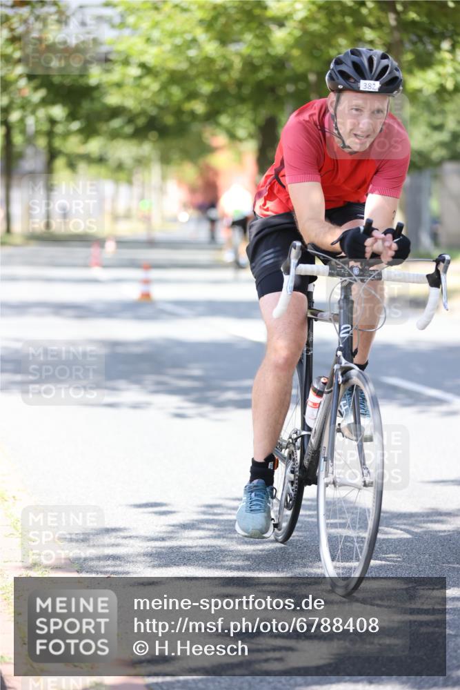 11.08.2024 - GEWOBA Citytriathlon Bremen H.Heesch http://msf.ph/oto/6788408 11.08.2024 13:14:27 Radfahren 289, 292, 295, 299, 329, 345, 382, 389, 393, 398, 410, 442, 449, 505, 531 meine-sportfotos.de
