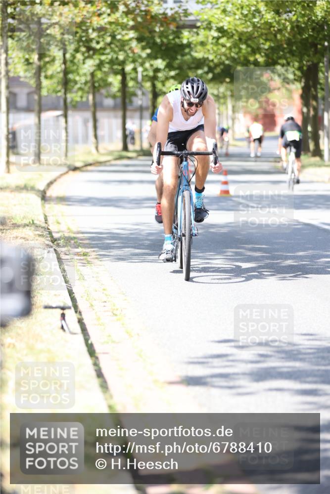 11.08.2024 - GEWOBA Citytriathlon Bremen H.Heesch http://msf.ph/oto/6788410 11.08.2024 13:14:30 Radfahren 289, 292, 329, 345, 382, 389, 393, 400, 410, 442, 449, 505 meine-sportfotos.de