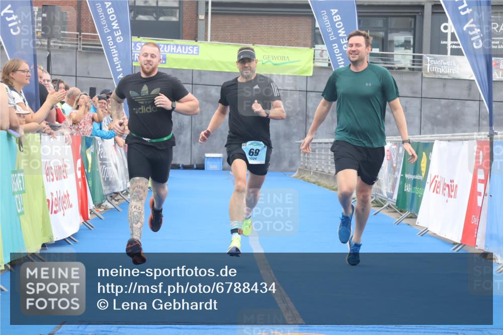 11.08.2024 - GEWOBA Citytriathlon Bremen Lena Gebhardt http://msf.ph/oto/6788434 11.08.2024 11:22:22 Ziel 21, 69 meine-sportfotos.de