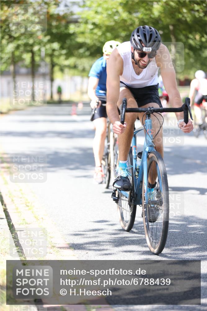 11.08.2024 - GEWOBA Citytriathlon Bremen H.Heesch http://msf.ph/oto/6788439 11.08.2024 13:14:30 Radfahren 289, 292, 329, 345, 382, 389, 393, 400, 410, 442, 449, 505 meine-sportfotos.de