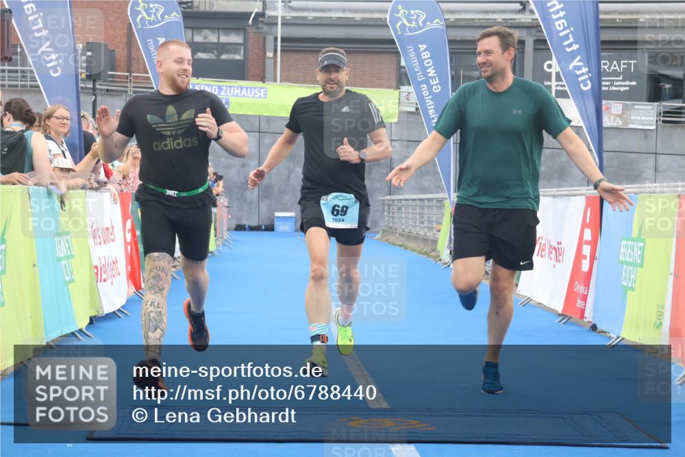 11.08.2024 - GEWOBA Citytriathlon Bremen Lena Gebhardt http://msf.ph/oto/6788440 11.08.2024 11:22:22 Ziel 21, 69 meine-sportfotos.de