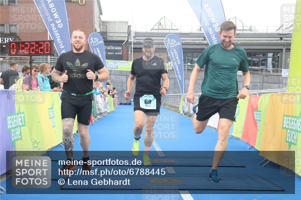 11.08.2024 - GEWOBA Citytriathlon Bremen Lena Gebhardt http://msf.ph/oto/6788445 11.08.2024 11:22:23 Ziel 69 meine-sportfotos.de